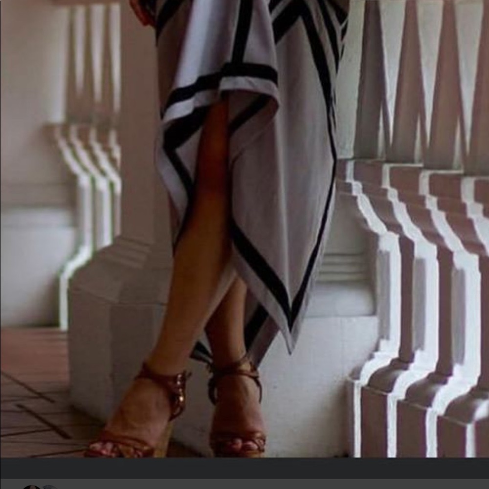 BCBG Runway - Picture 2 of 3